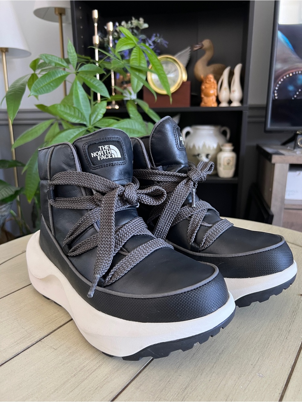The North Face Women’s Black & White Platform Winter Boots Size 8